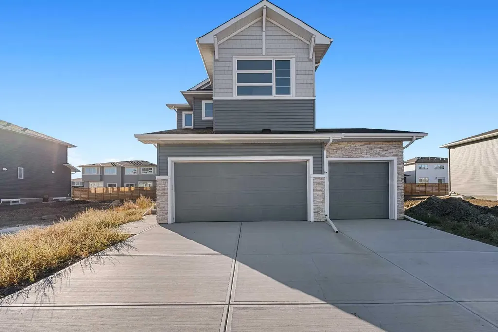 95 Dawson Wharf Mount Chestermere AB T1X 2X7