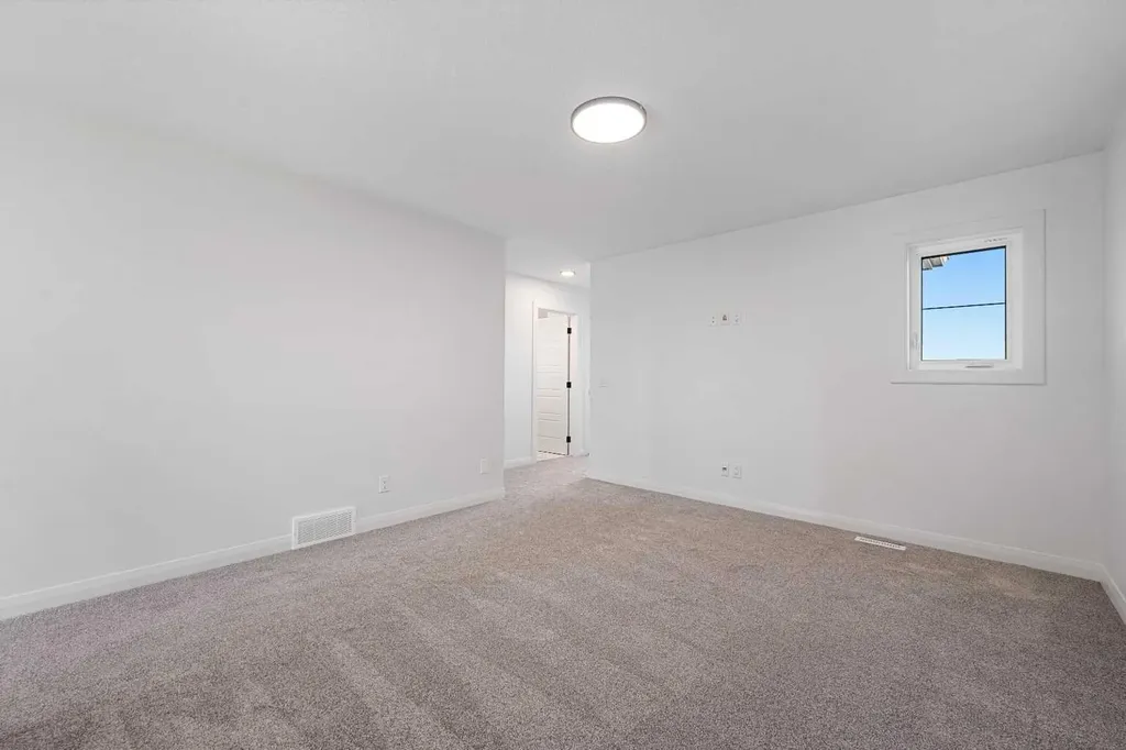 95 Dawson Wharf Mount Chestermere AB T1X 2X7