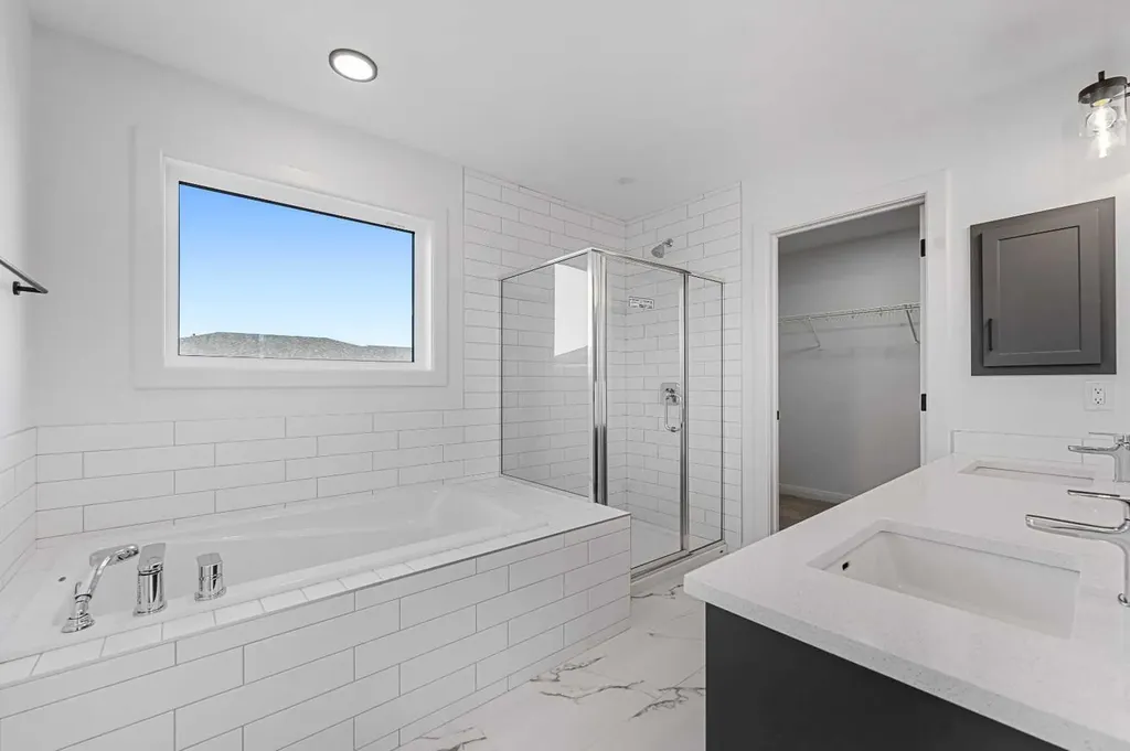 95 Dawson Wharf Mount Chestermere AB T1X 2X7