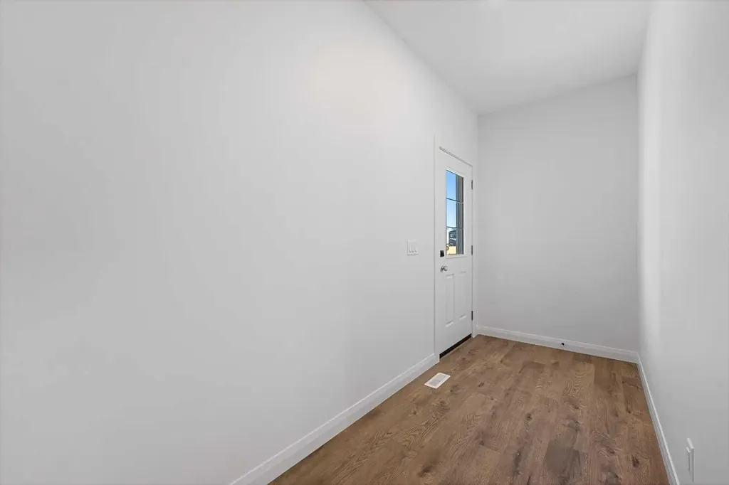 95 Dawson Wharf Mount Chestermere AB T1X 2X7
