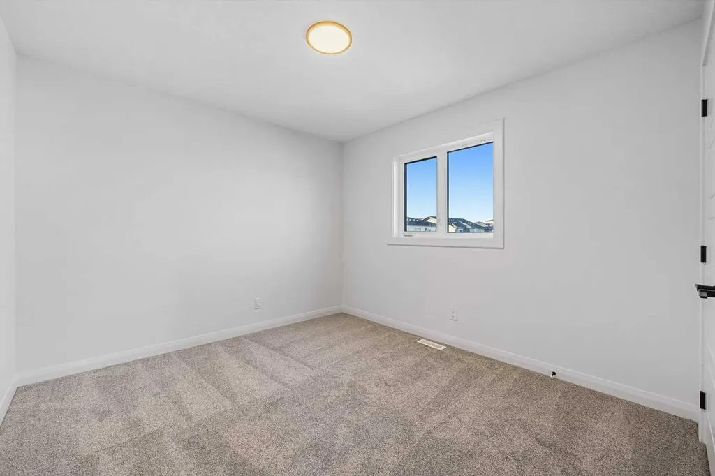 95 Dawson Wharf Mount Chestermere AB T1X 2X7