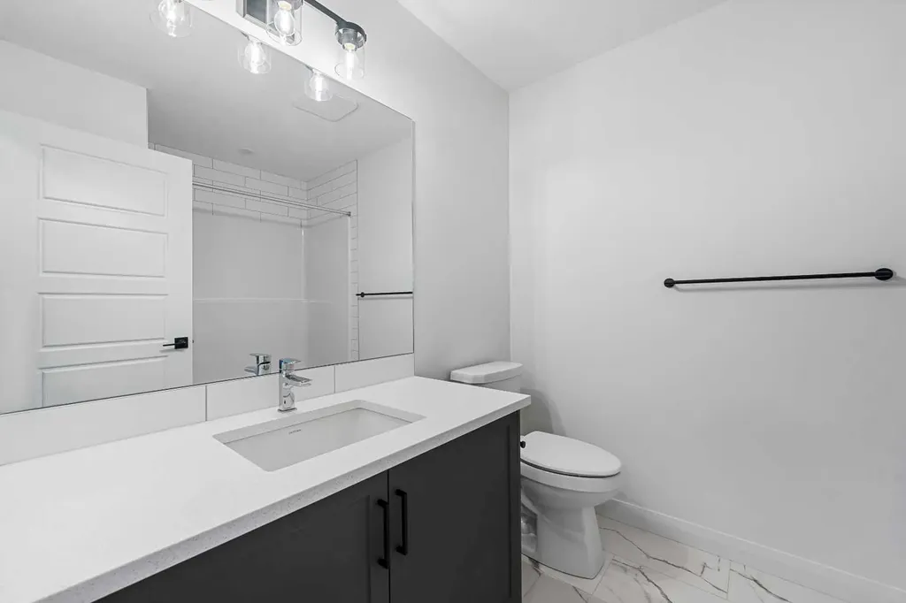 95 Dawson Wharf Mount Chestermere AB T1X 2X7