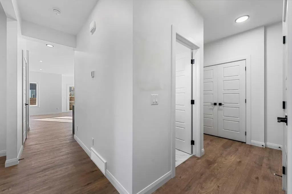 95 Dawson Wharf Mount Chestermere AB T1X 2X7
