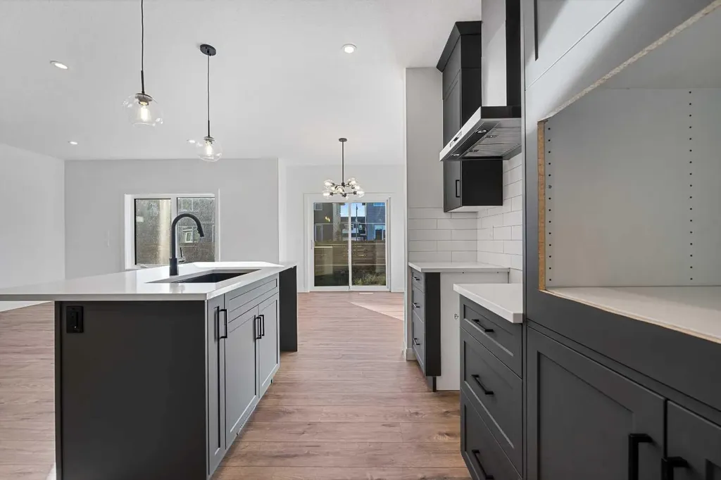 95 Dawson Wharf Mount Chestermere AB T1X 2X7