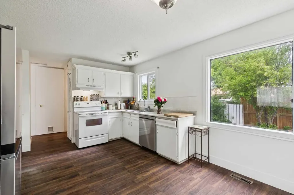 2007 Olympia Drive SE Calgary AB T2C 1H6