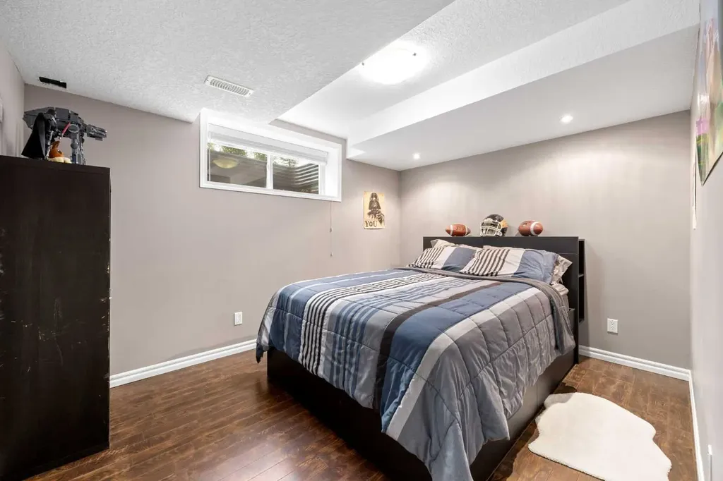 77 Cougar Ridge Cove SW Calgary AB T3H 0S5