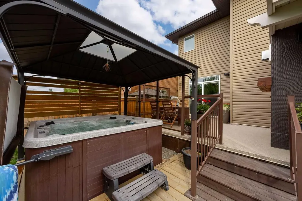 77 Cougar Ridge Cove SW Calgary AB T3H 0S5