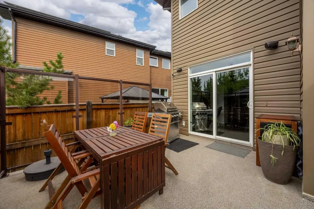 77 Cougar Ridge Cove SW Calgary AB T3H 0S5