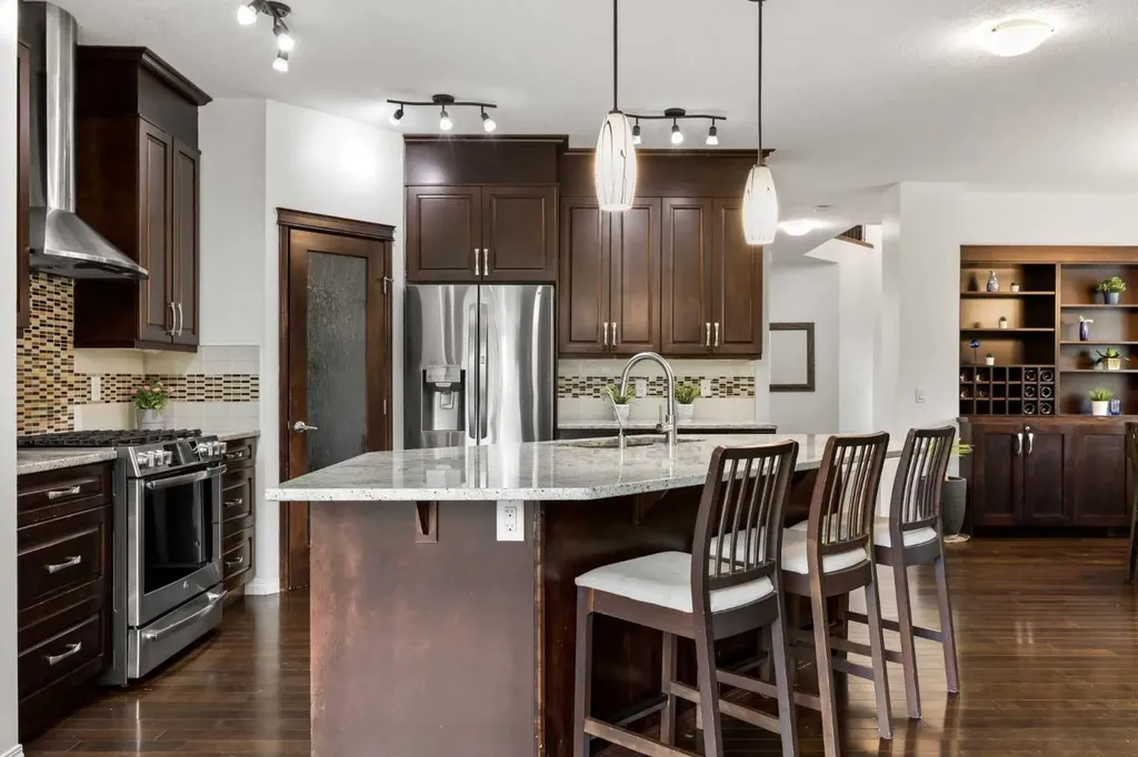 77 Cougar Ridge Cove SW Calgary AB T3H 0S5