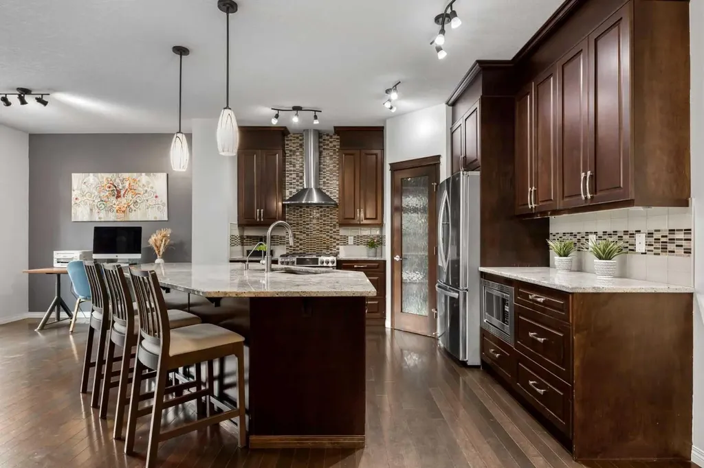 77 Cougar Ridge Cove SW Calgary AB T3H 0S5