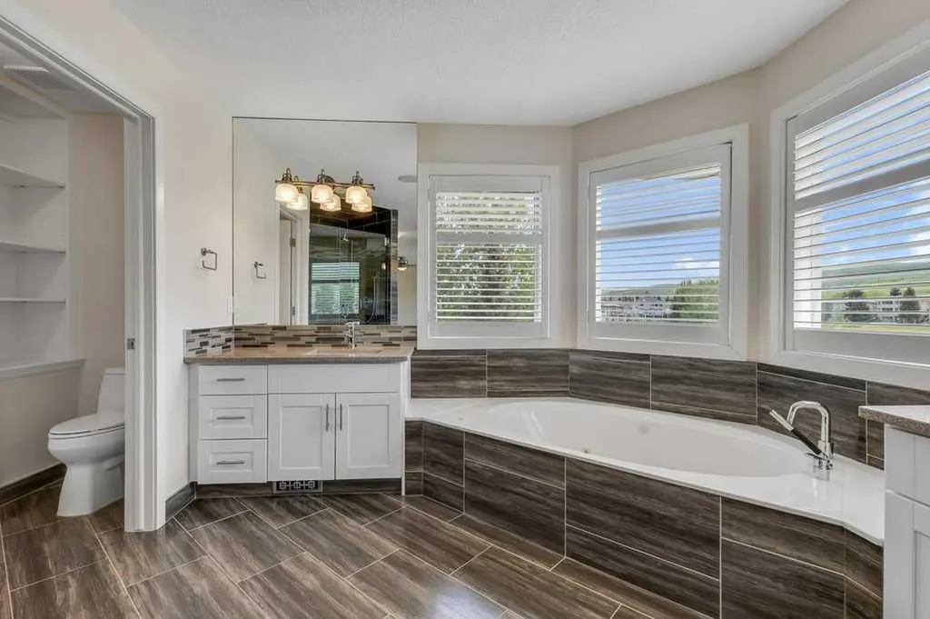 10983 Valley Springs Road NW Calgary AB T3B 5S5