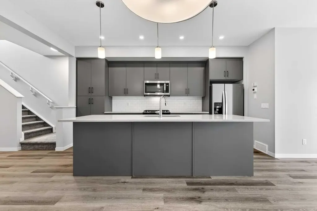 195 Magnolia Terrace SE Calgary AB T3M 3N2