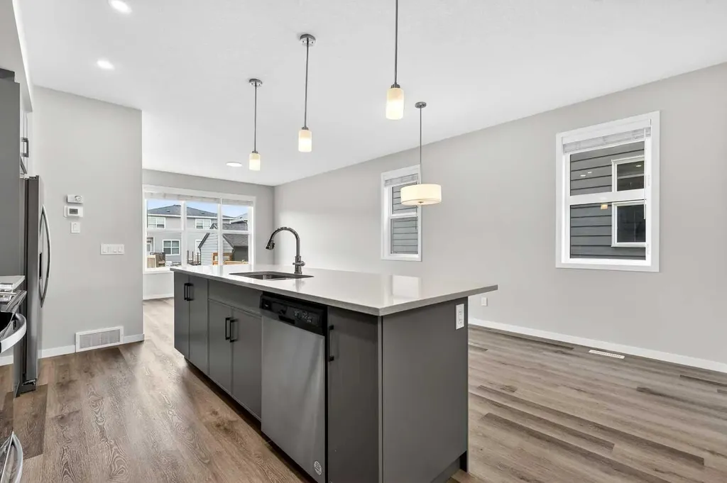 195 Magnolia Terrace SE Calgary AB T3M 3N2