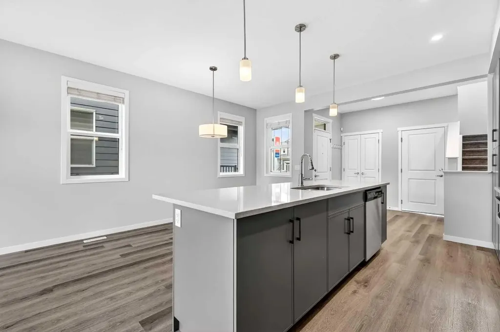 195 Magnolia Terrace SE Calgary AB T3M 3N2