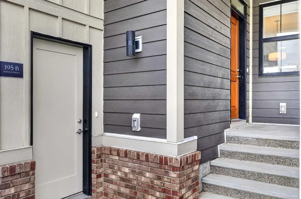 195 Magnolia Terrace SE Calgary AB T3M 3N2