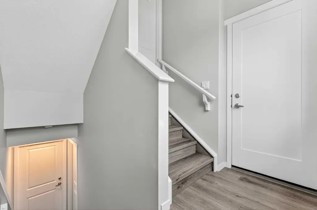 195 Magnolia Terrace SE Calgary AB T3M 3N2