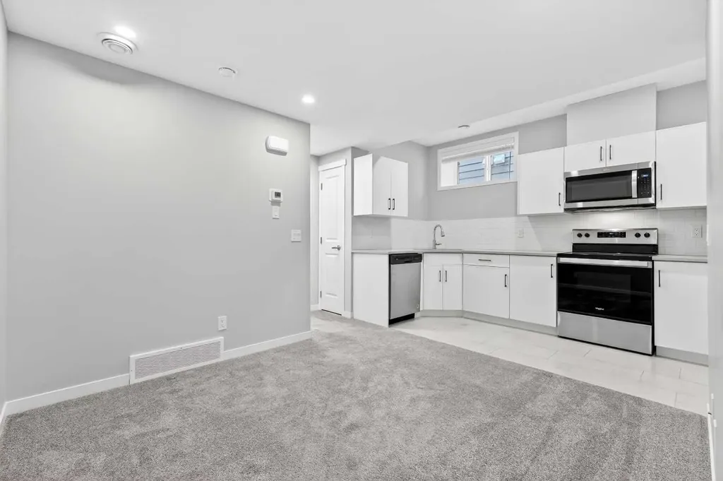 195 Magnolia Terrace SE Calgary AB T3M 3N2