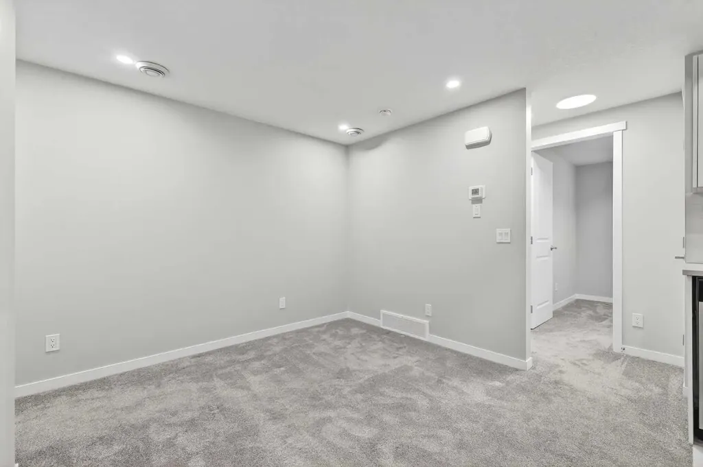 195 Magnolia Terrace SE Calgary AB T3M 3N2
