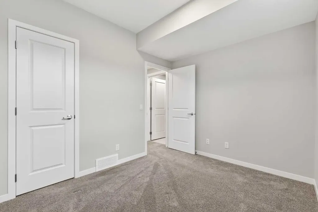 195 Magnolia Terrace SE Calgary AB T3M 3N2