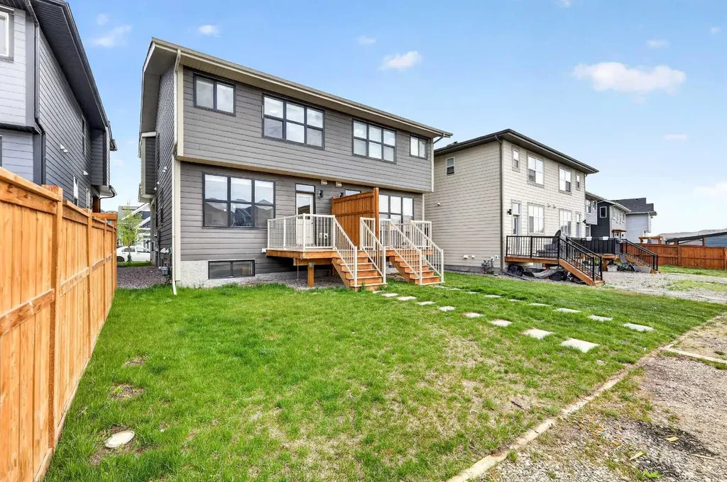 195 Magnolia Terrace SE Calgary AB T3M 3N2