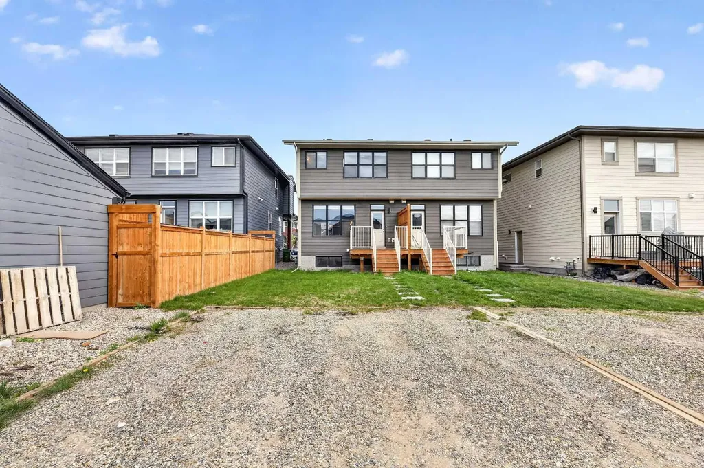 195 Magnolia Terrace SE Calgary AB T3M 3N2