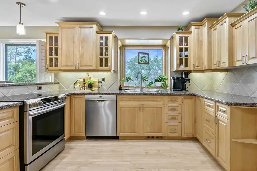39 Canova Close SW Calgary AB T2W 3P7