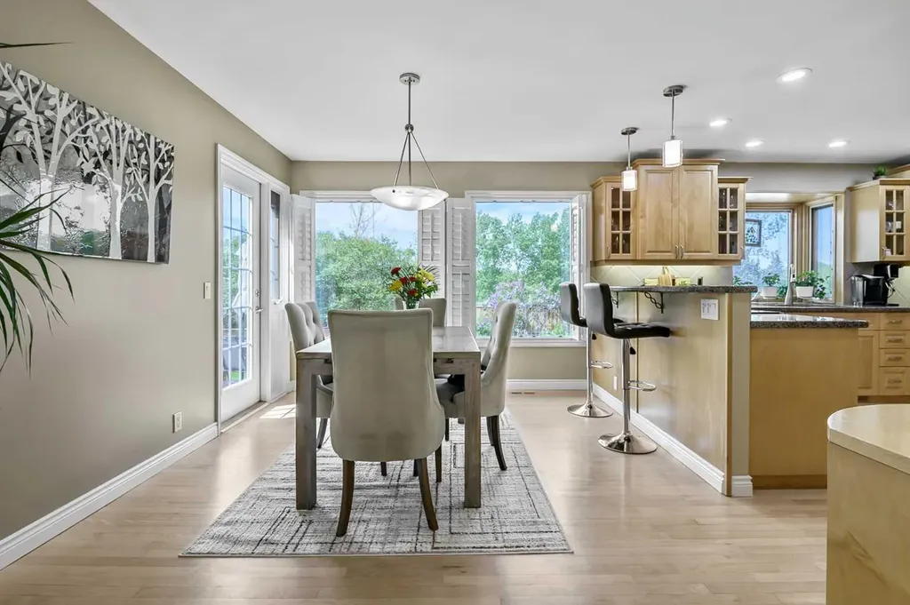 39 Canova Close SW Calgary AB T2W 3P7