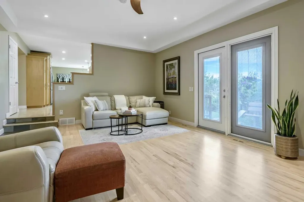 39 Canova Close SW Calgary AB T2W 3P7