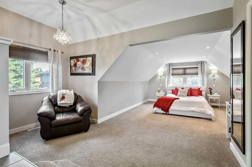 39 Canova Close SW Calgary AB T2W 3P7