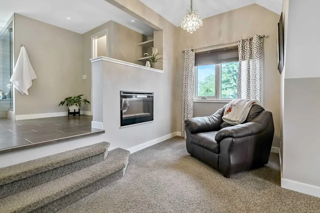 39 Canova Close SW Calgary AB T2W 3P7