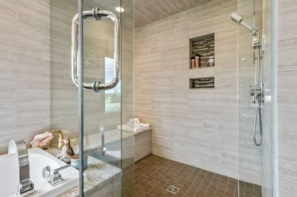 39 Canova Close SW Calgary AB T2W 3P7