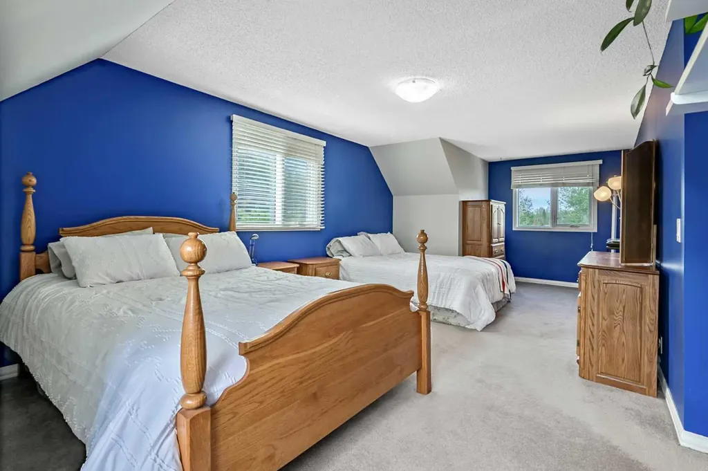 39 Canova Close SW Calgary AB T2W 3P7