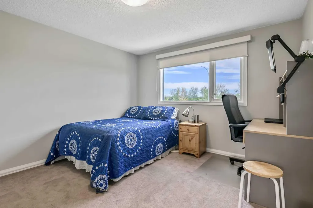 39 Canova Close SW Calgary AB T2W 3P7