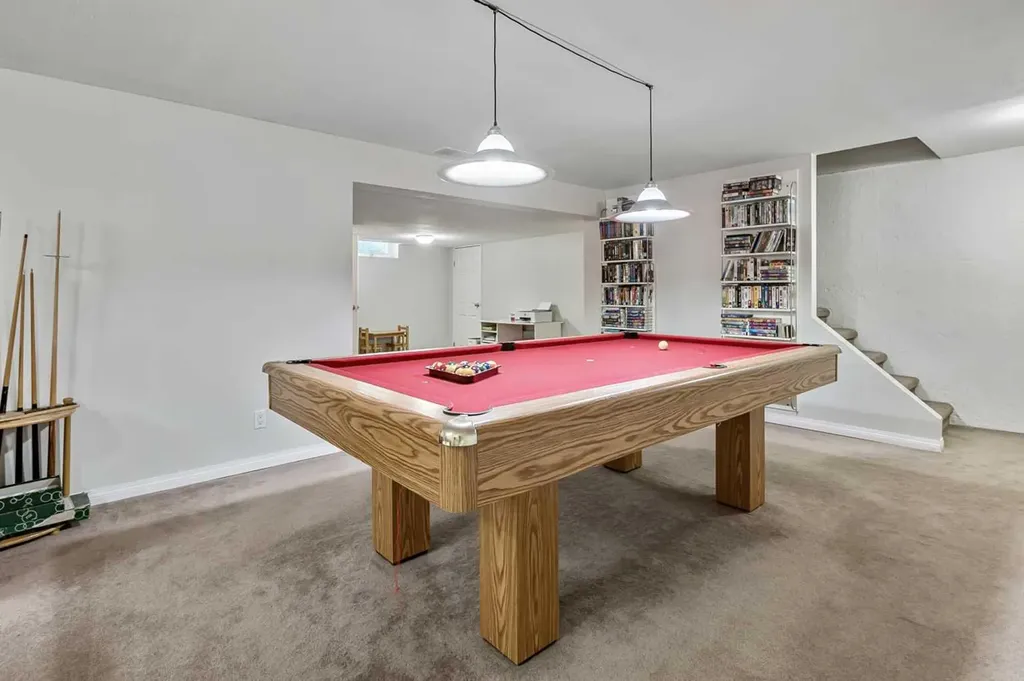 39 Canova Close SW Calgary AB T2W 3P7