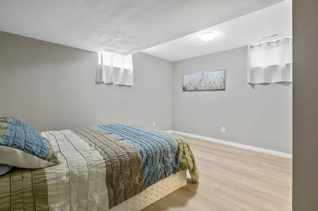 39 Canova Close SW Calgary AB T2W 3P7
