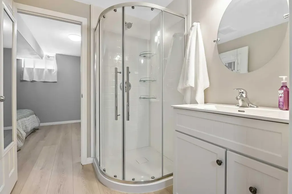39 Canova Close SW Calgary AB T2W 3P7