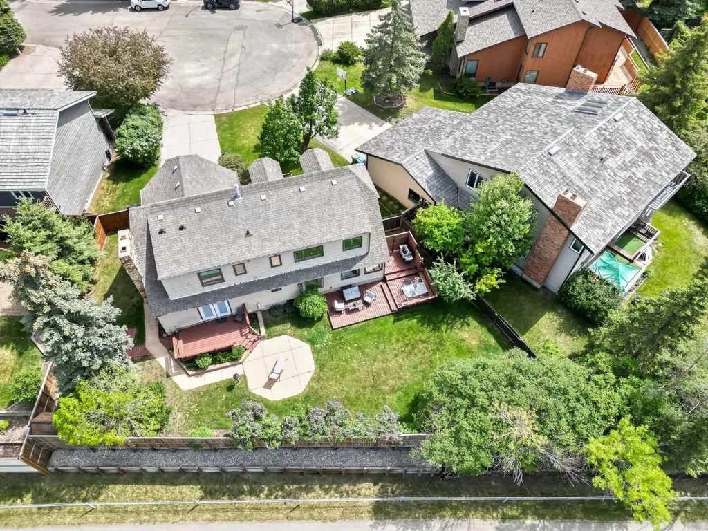 39 Canova Close SW Calgary AB T2W 3P7