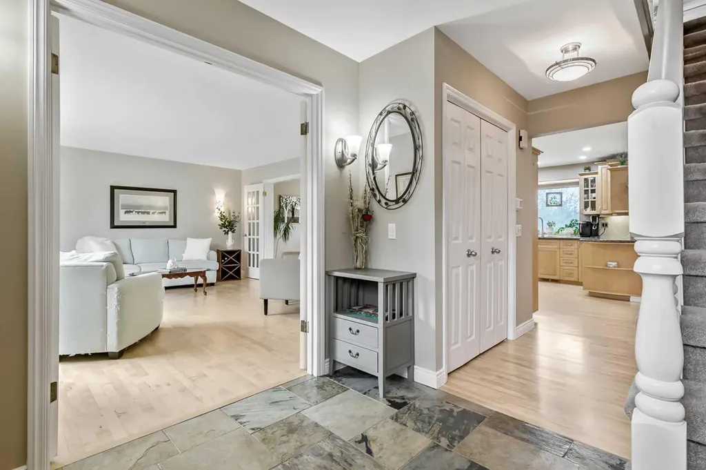 39 Canova Close SW Calgary AB T2W 3P7