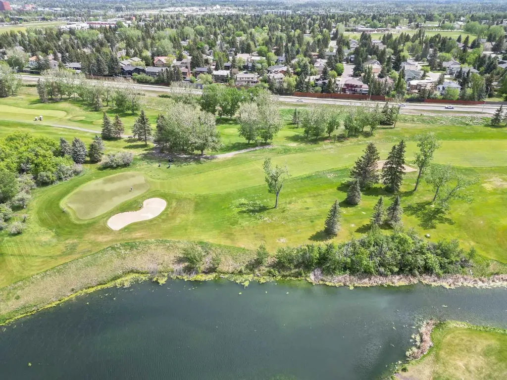 39 Canova Close SW Calgary AB T2W 3P7