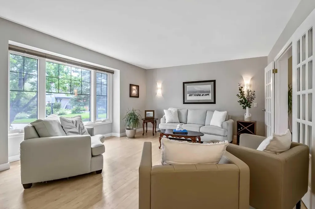 39 Canova Close SW Calgary AB T2W 3P7