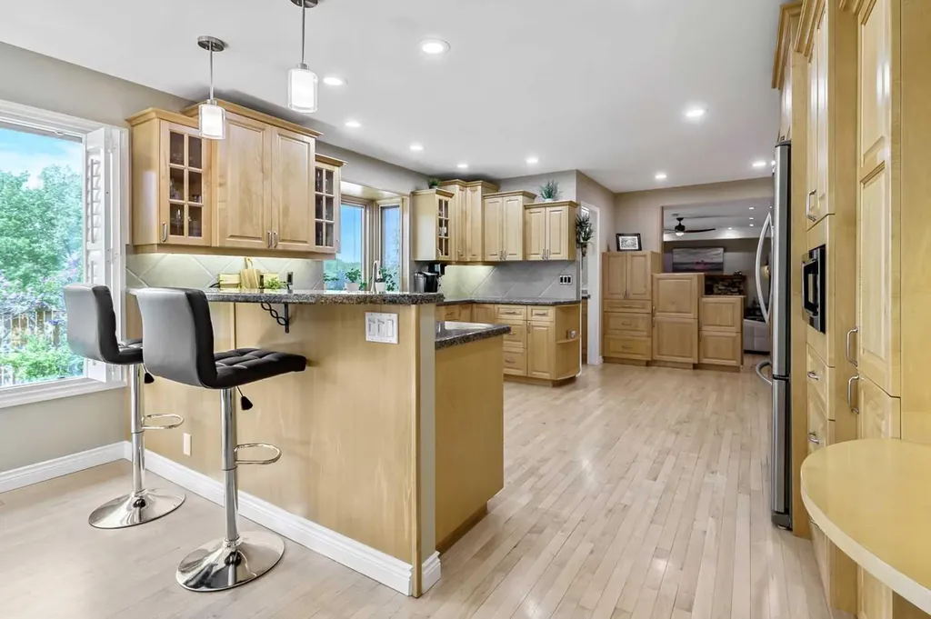 39 Canova Close SW Calgary AB T2W 3P7