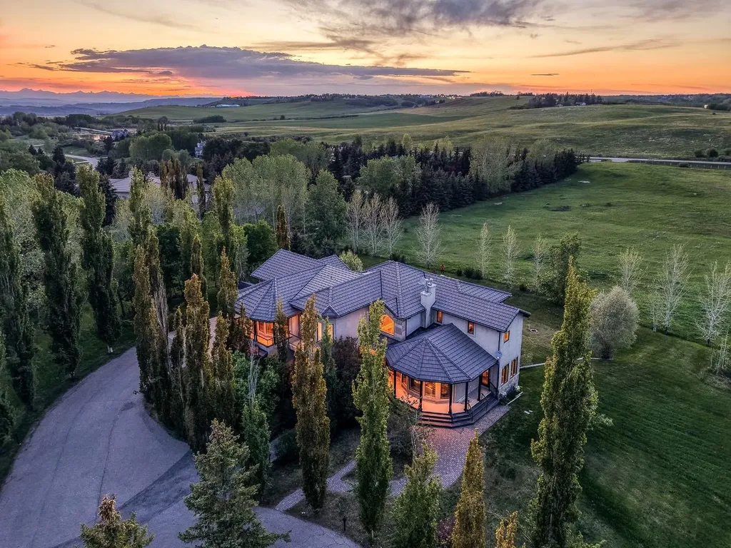 40 Blueridge Bay Rural Rocky View County AB T3L 2N5