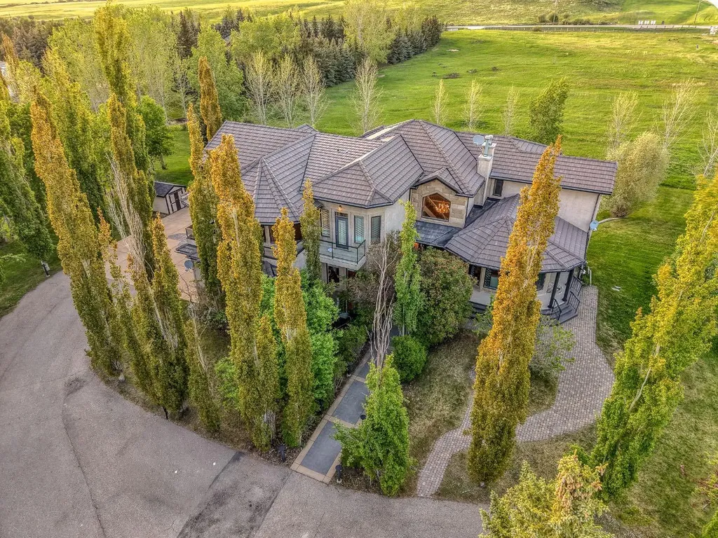 40 Blueridge Bay Rural Rocky View County AB T3L 2N5