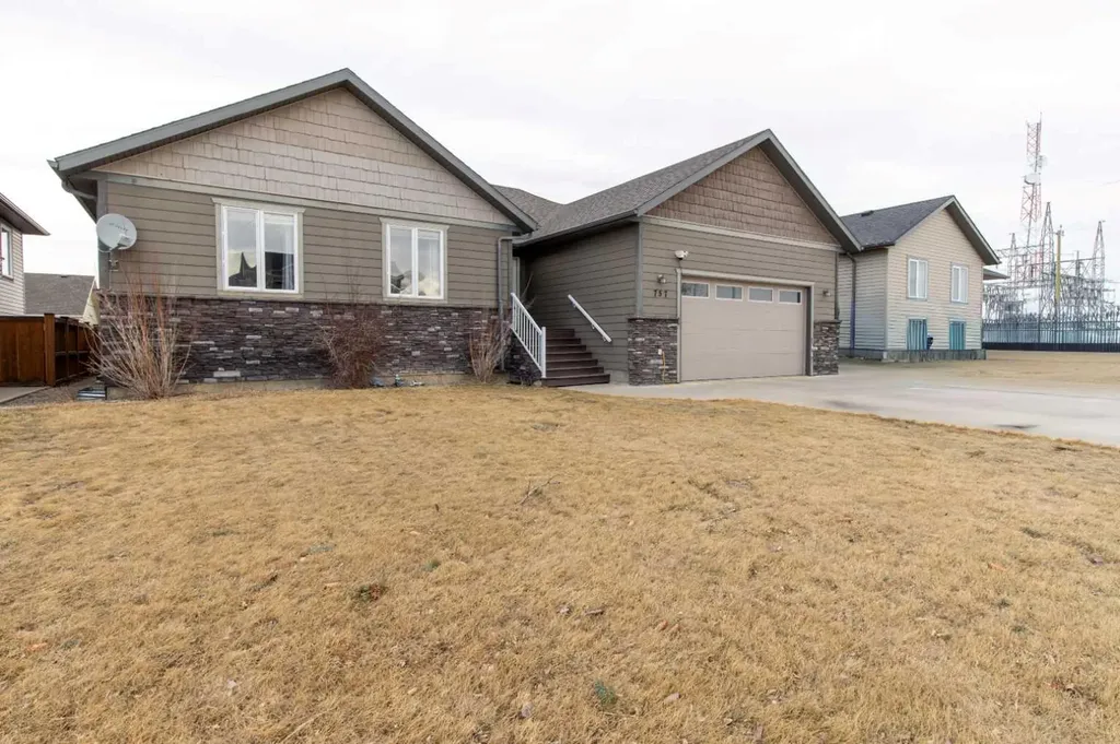 757 27 Street Fort Macleod AB T0L0Z0