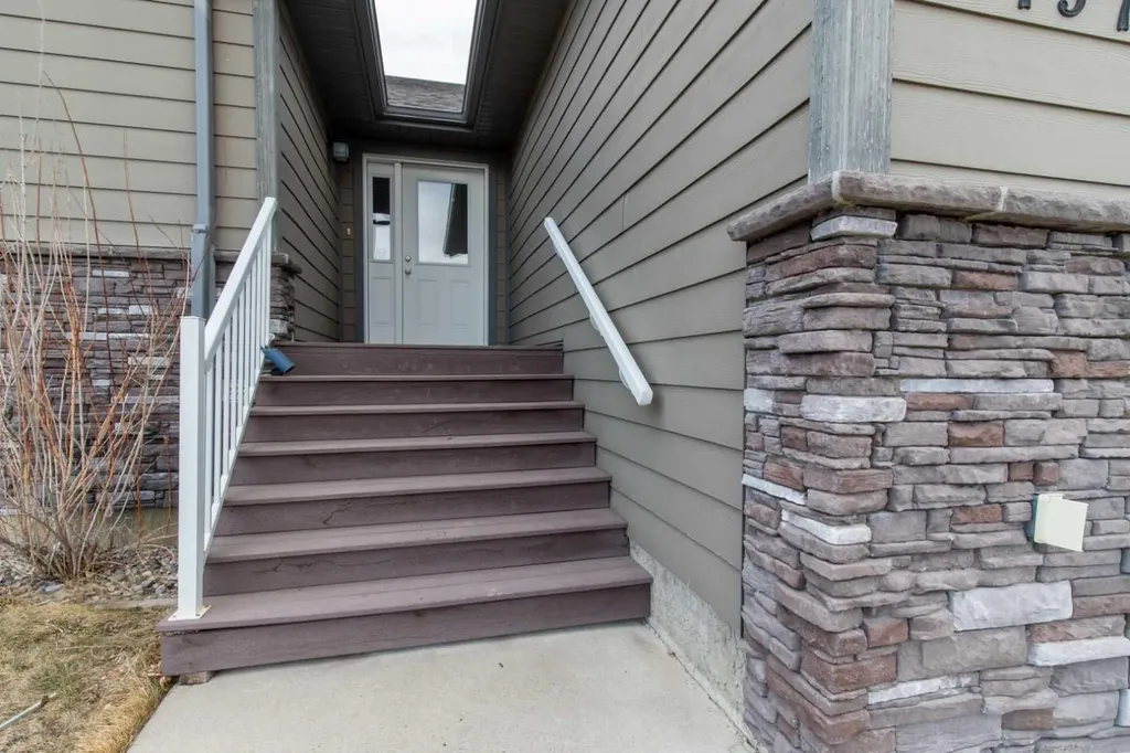 757 27 Street Fort Macleod AB T0L0Z0