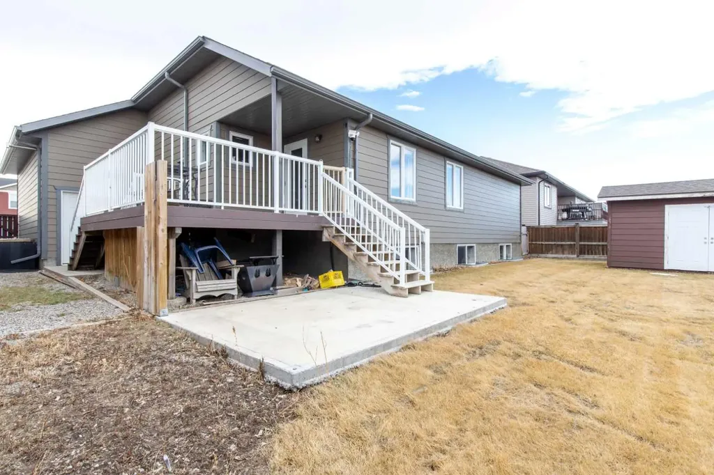 757 27 Street Fort Macleod AB T0L0Z0