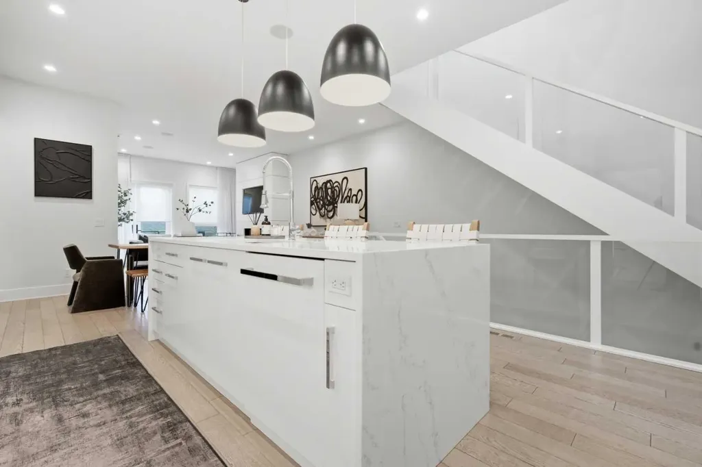 4318 17 Street SW Calgary AB T2T 4P8