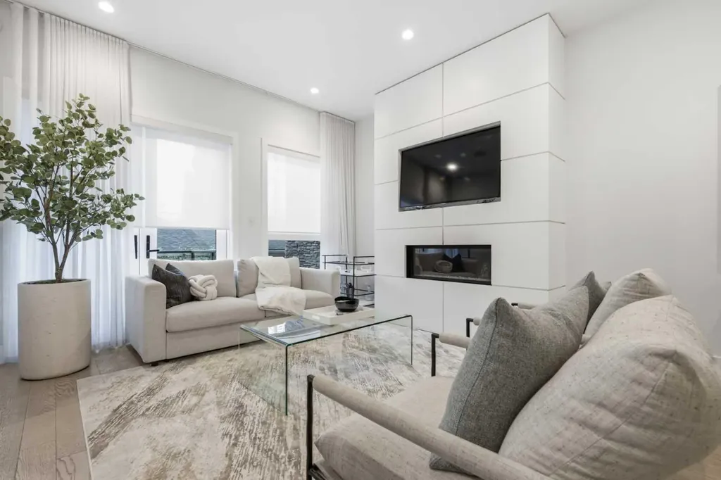 4318 17 Street SW Calgary AB T2T 4P8
