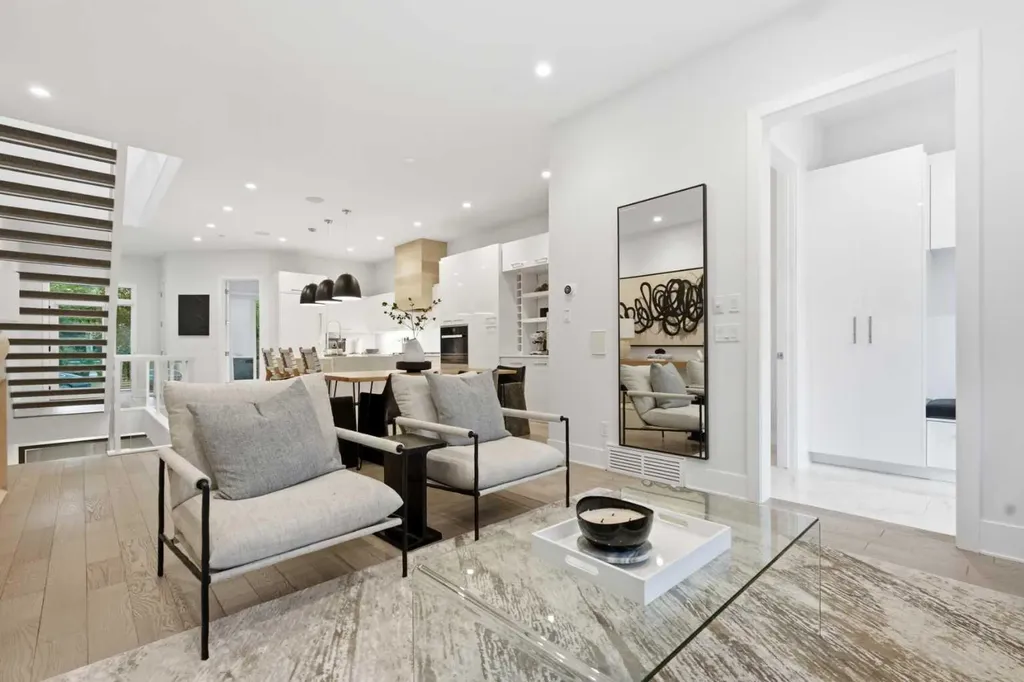 4318 17 Street SW Calgary AB T2T 4P8
