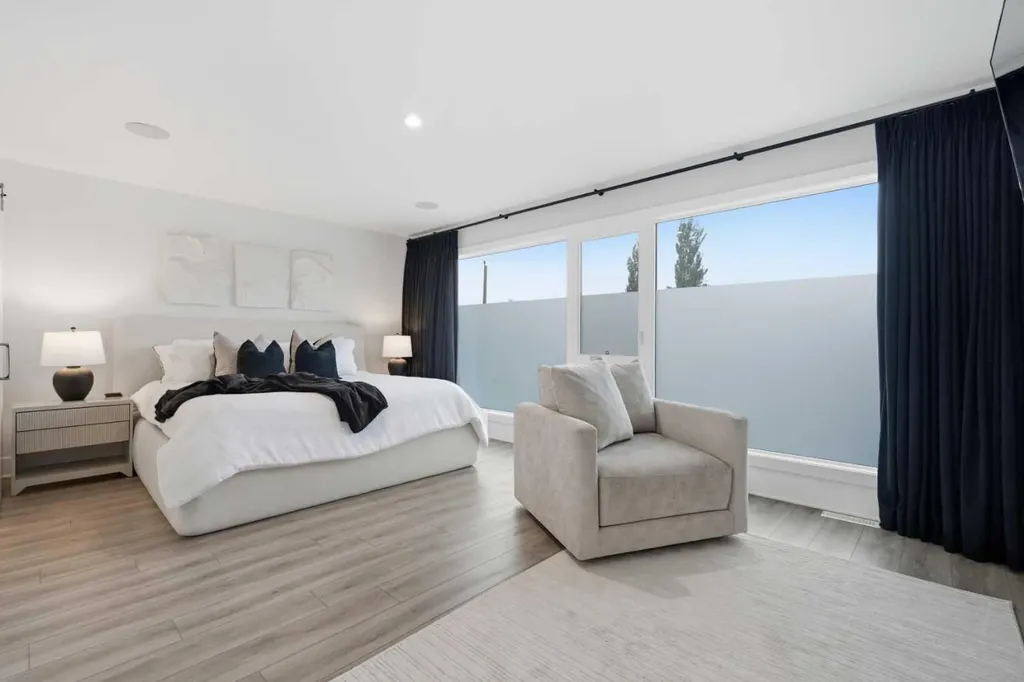4318 17 Street SW Calgary AB T2T 4P8